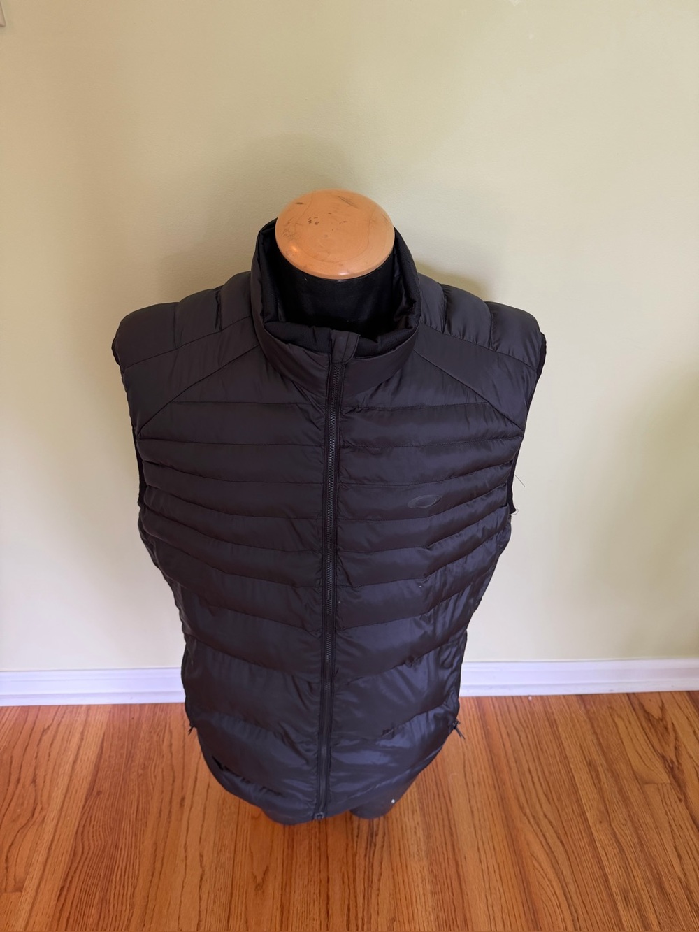 Men’s Oakley Vest Full Zip Down Puffer Lightweight Black Size XL